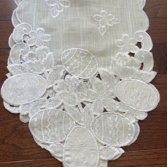 NWT Easter Table Runner - Picture 2 of 6